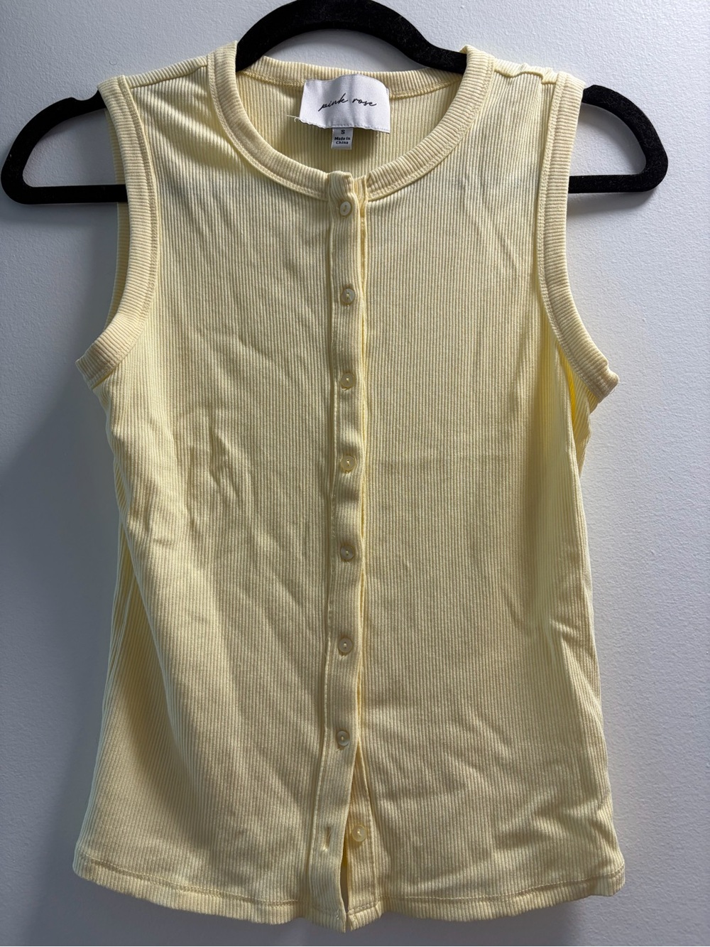 Pink Rose Ribbed Button-Front Tank Top in Pale Yellow